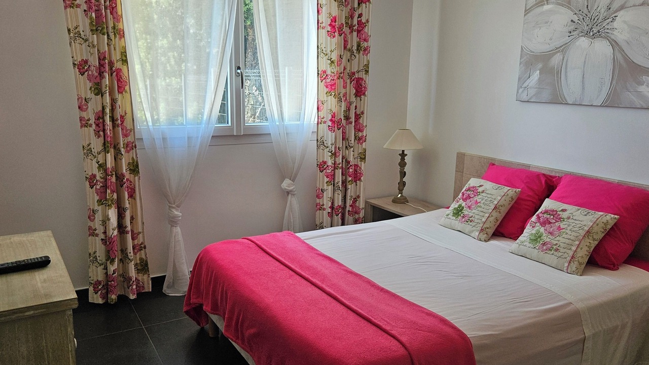 Photo of Bedroom in Saint-Aygulf