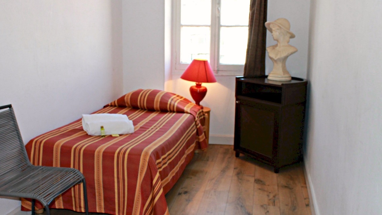 Photo of Bedroom in Cannes City Centre