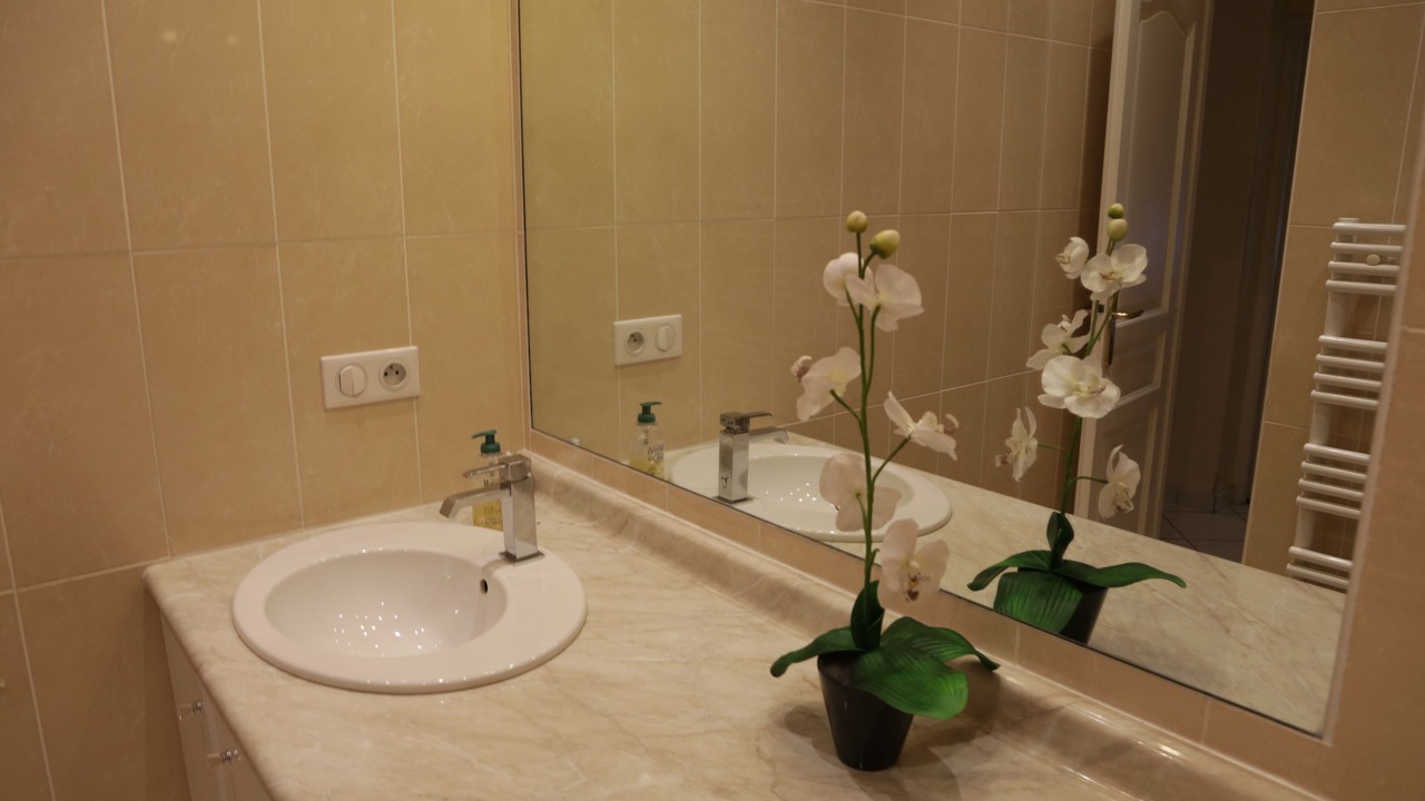 Photo of Bathroom in Cannes City Centre