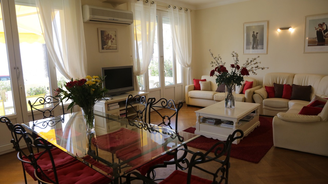 Photo of Bedroom in Cannes City Centre