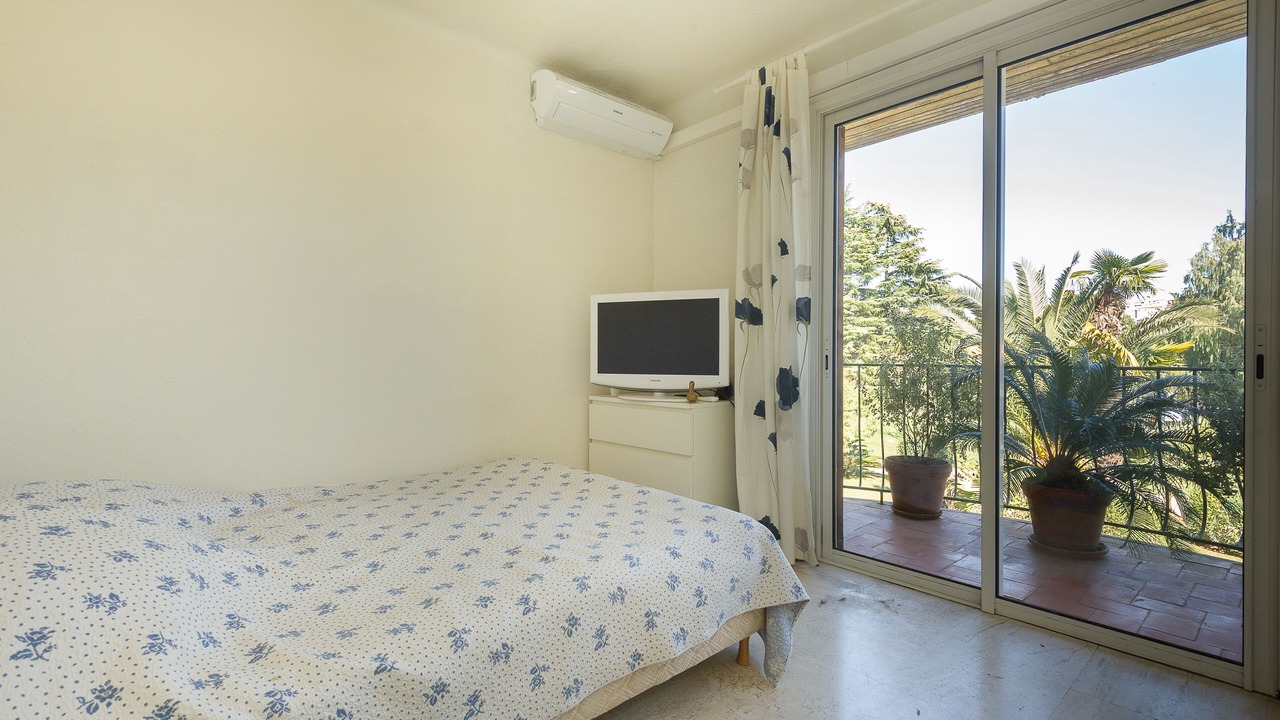 Photo of Bedroom in Biot