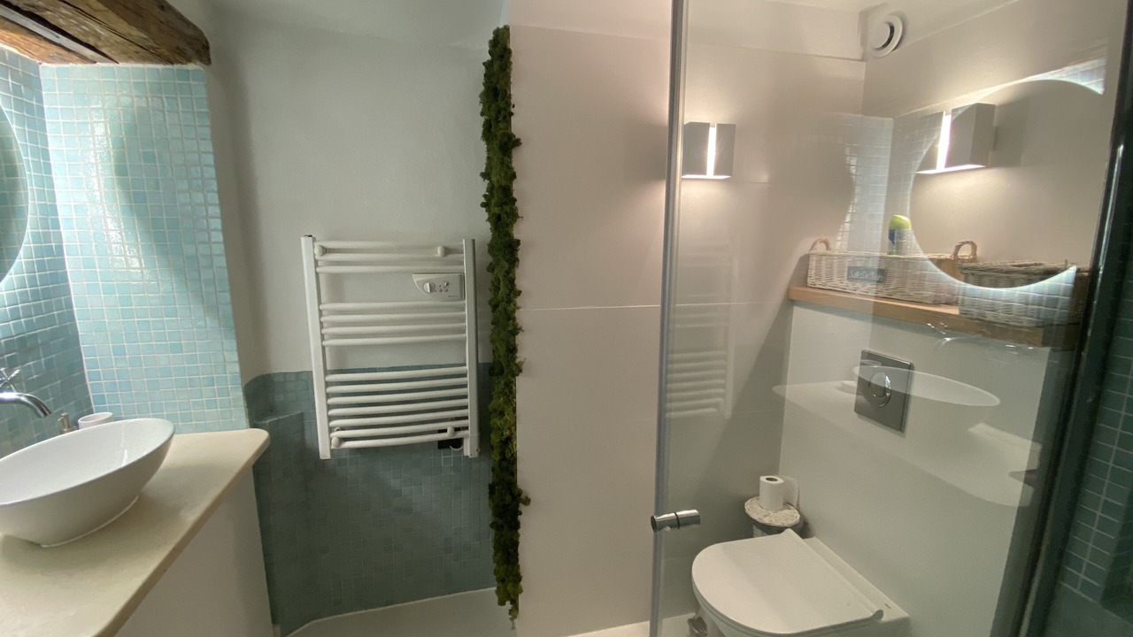 Photo of Bathroom in Riou - Petit Juas - Av de Grasse