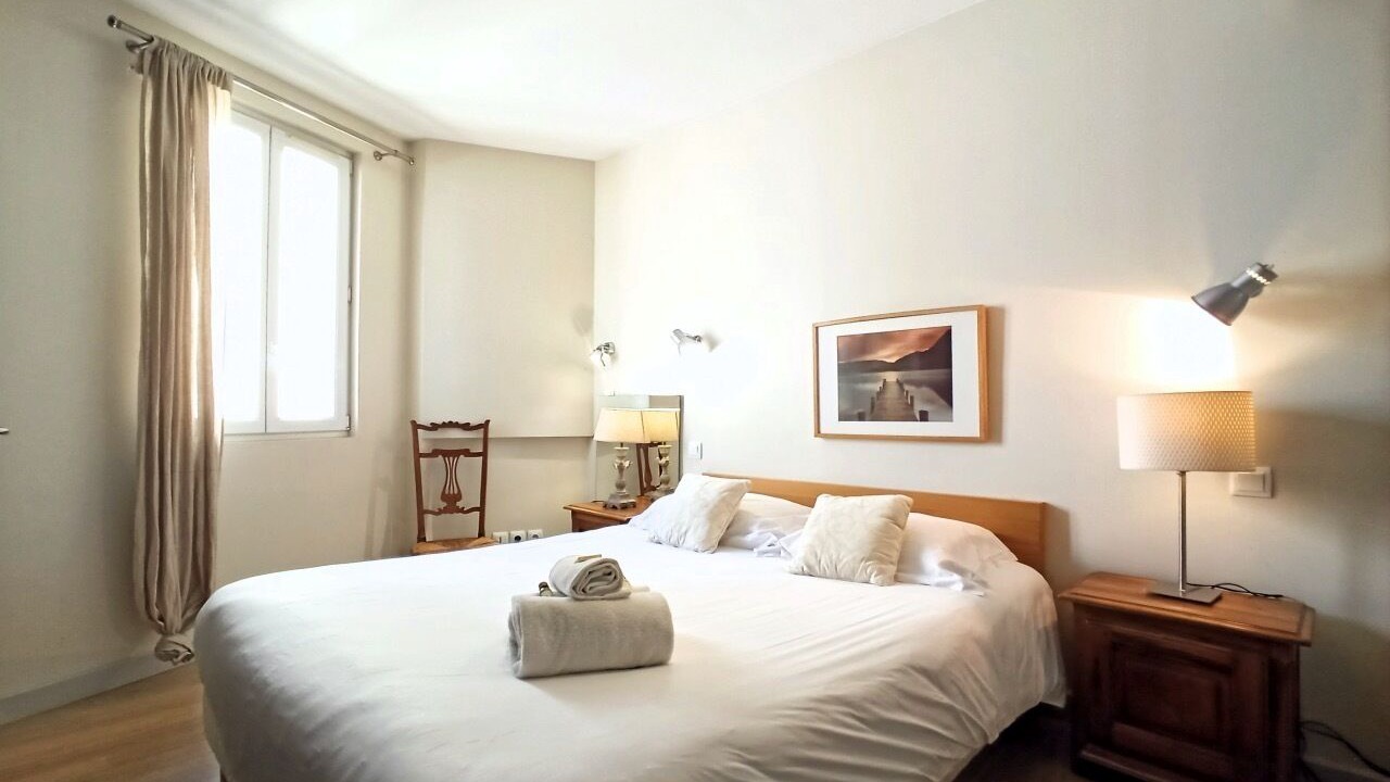 Photo of Bedroom in Cannes City Centre