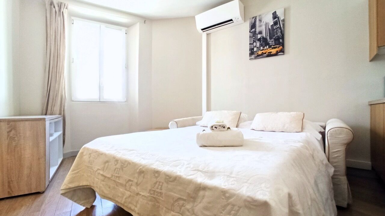 Photo of Bedroom in Cannes City Centre