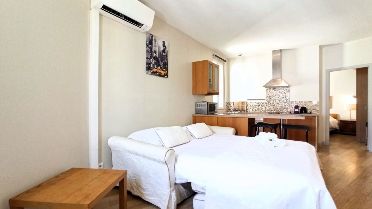 Photo of Bedroom in Cannes City Centre