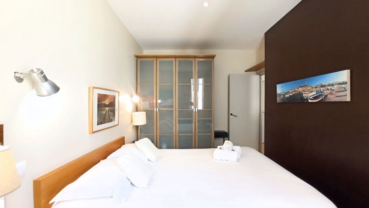 Photo of Bedroom in Cannes City Centre