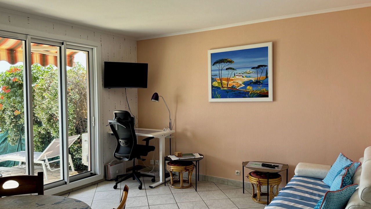 Photo of Livingroom in Saint Pierre de Feric