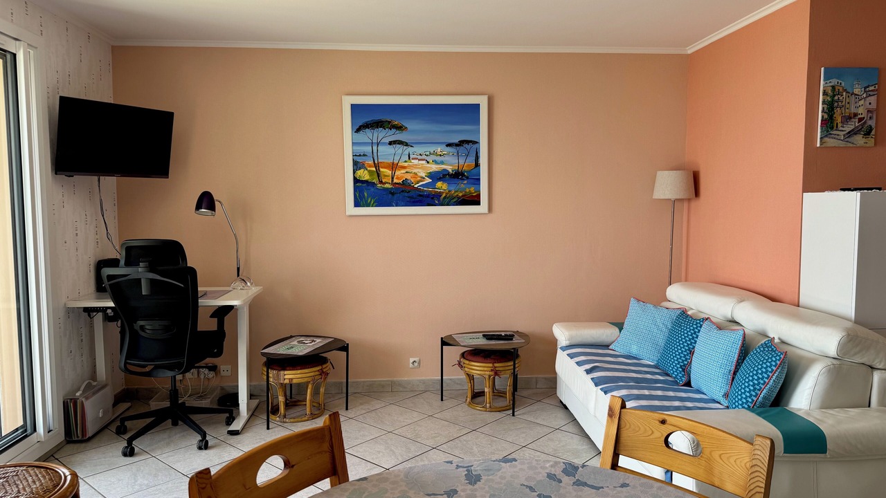 Photo of Livingroom in Saint Pierre de Feric