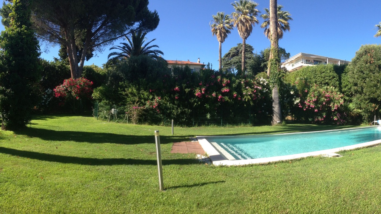 Photo of Outdoor in California - Pezou