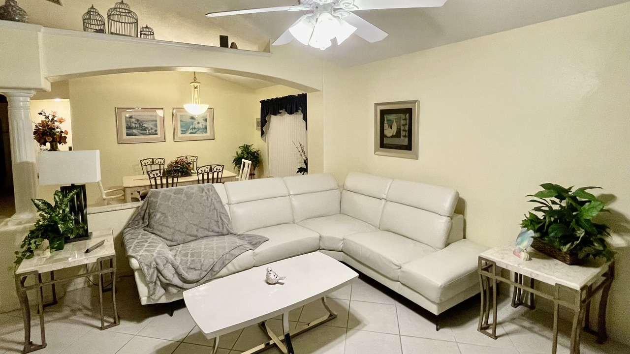 Photo of Livingroom in Eagle Pointe South