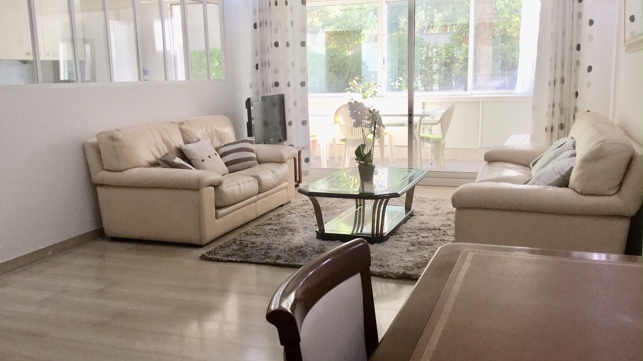 Photo of Livingroom in Prado - Republique