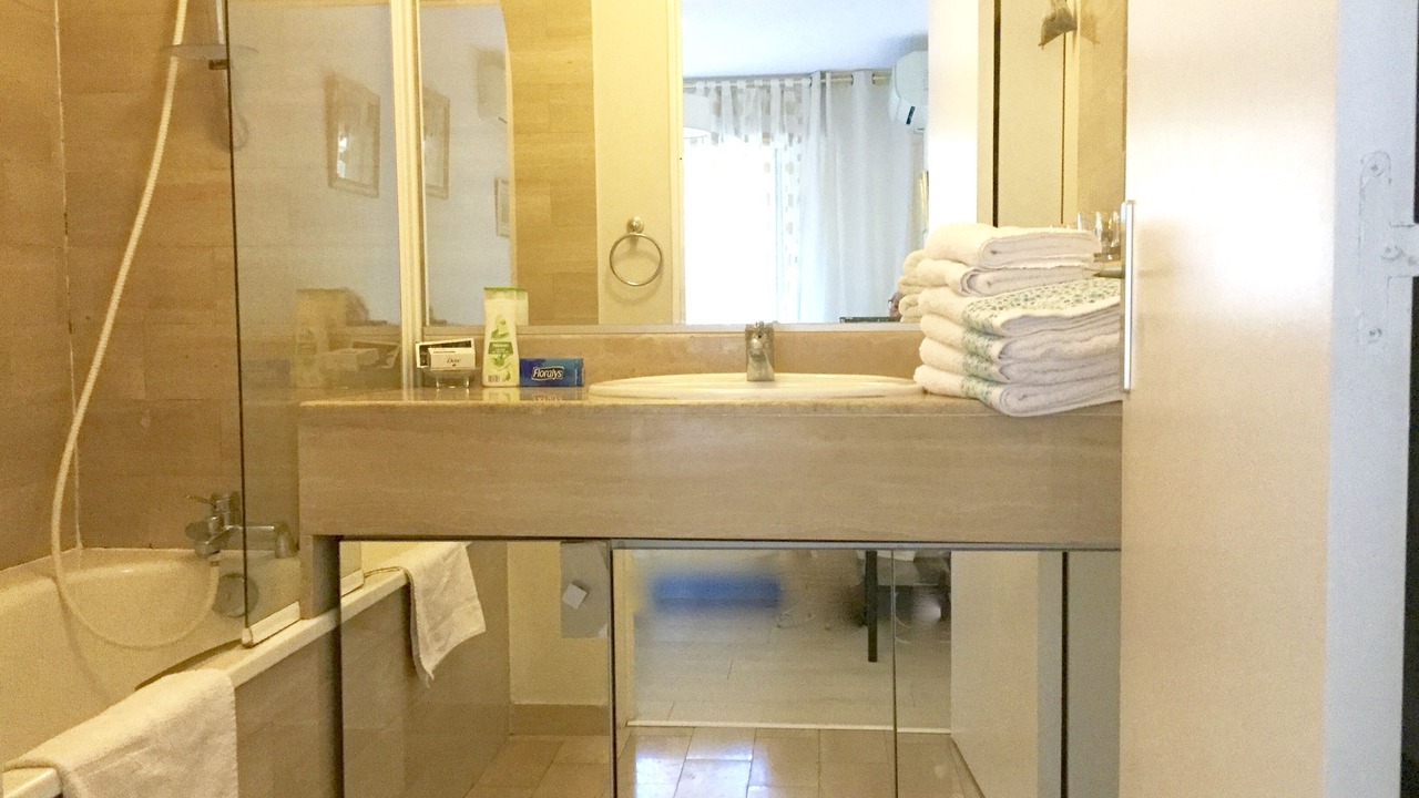 Photo of Bathroom in Prado - Republique