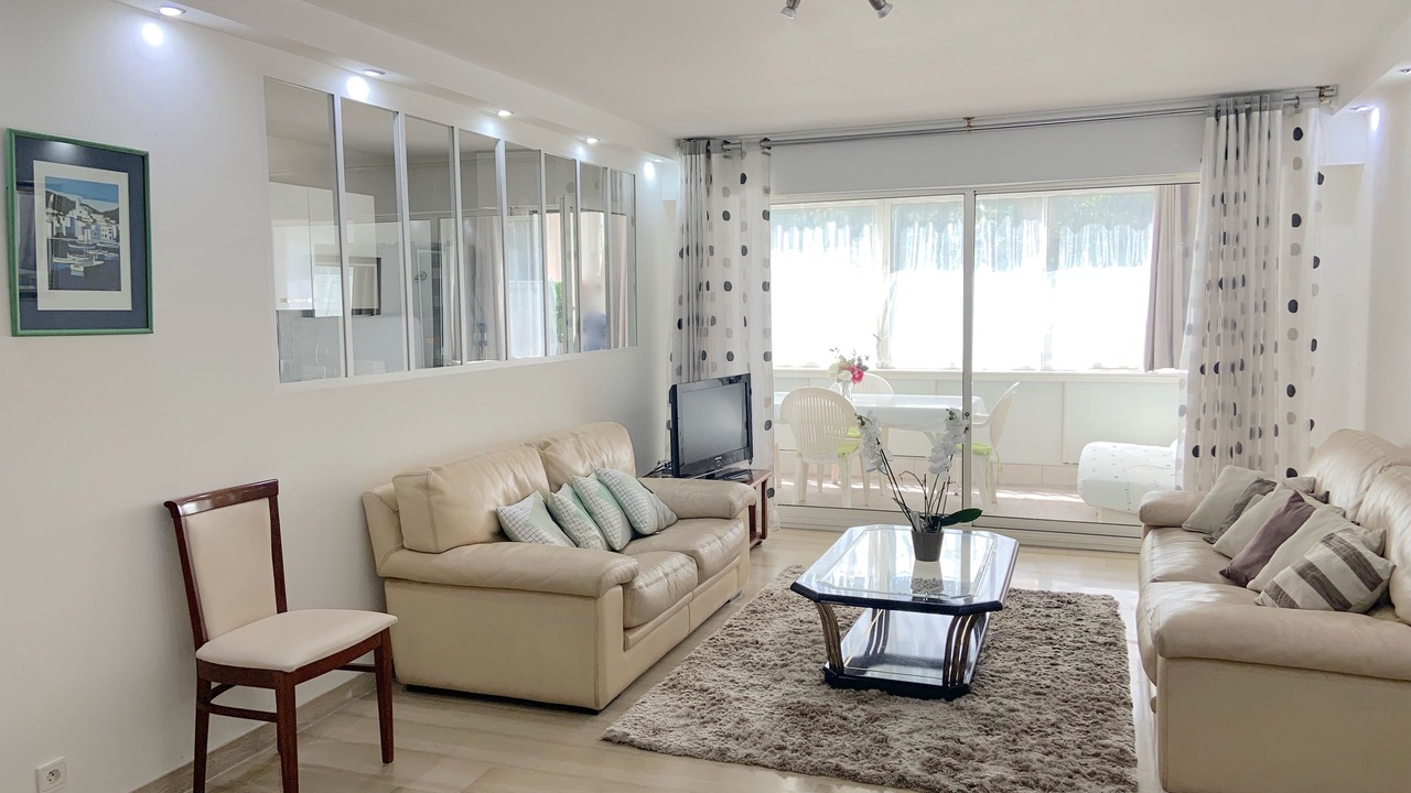 Photo of Livingroom in Prado - Republique