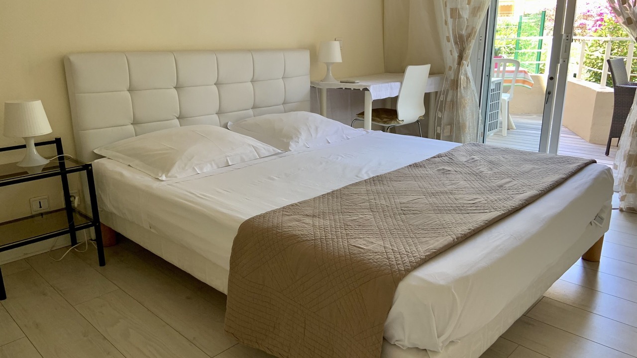 Photo of Bedroom in Prado - Republique