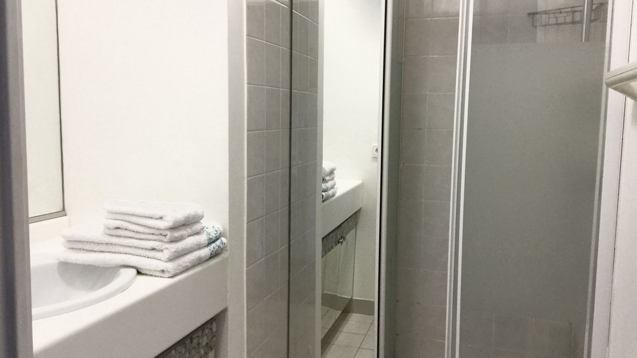 Photo of Bathroom in Prado - Republique
