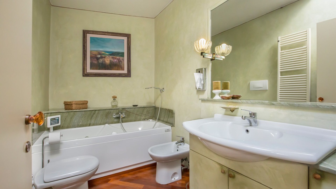 Photo of Bathroom in Siena City Centre