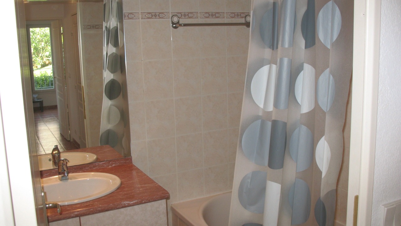Photo of Bathroom in Biot