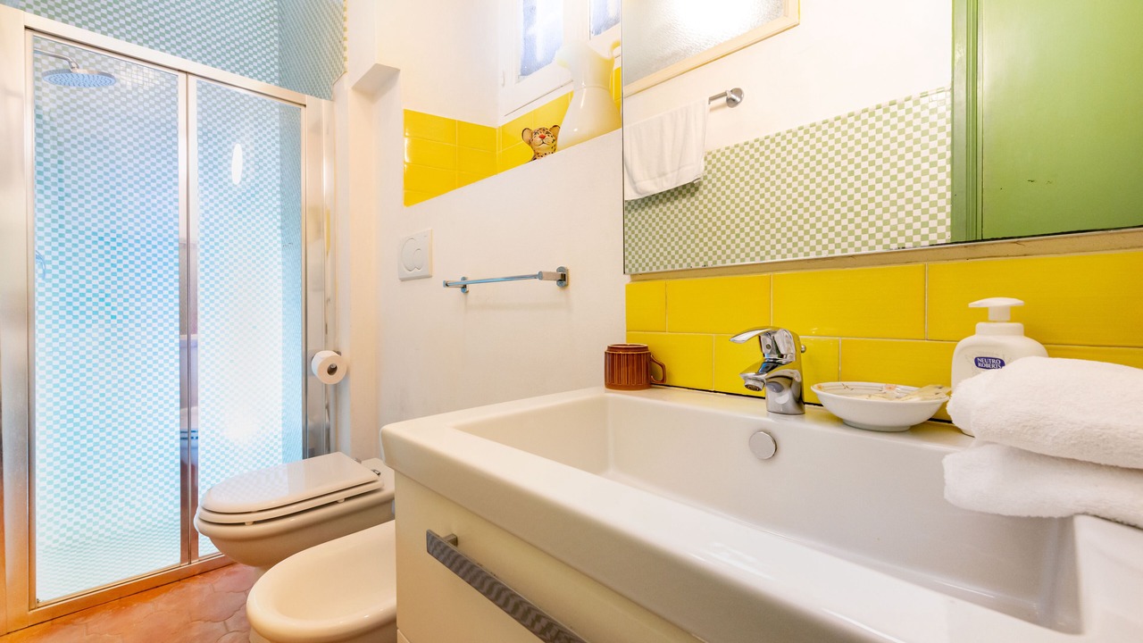 Photo of Bathroom in Paraggi