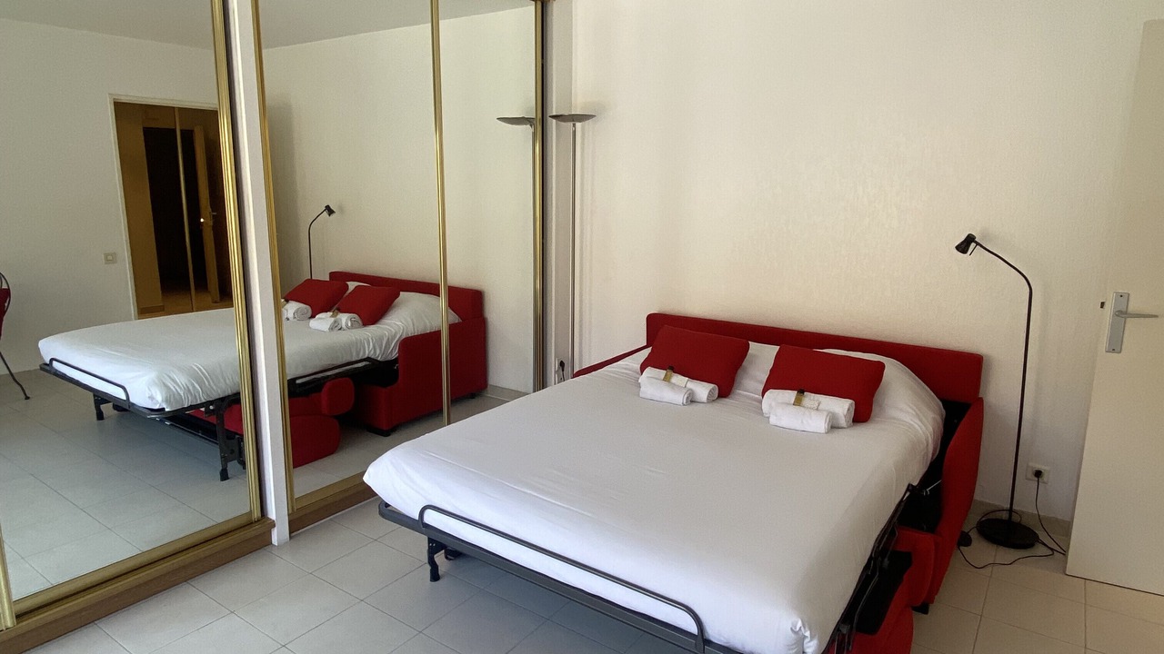 Photo of Bedroom in Cannes City Centre