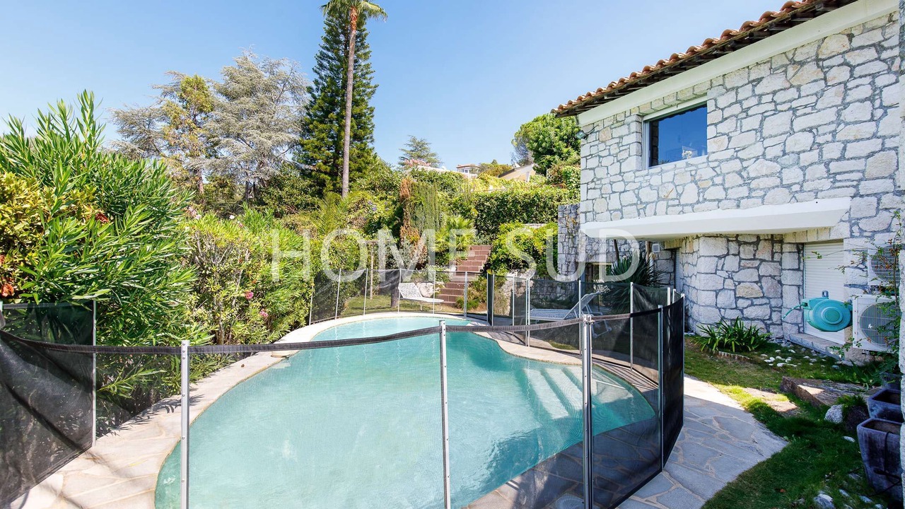 Photo of Outdoor in California - Pezou