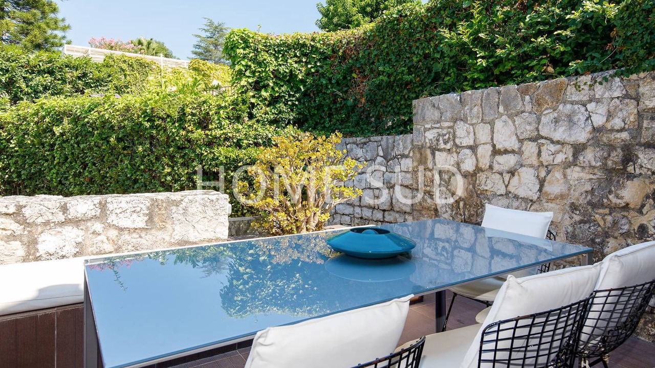 Photo of Outdoor in California - Pezou