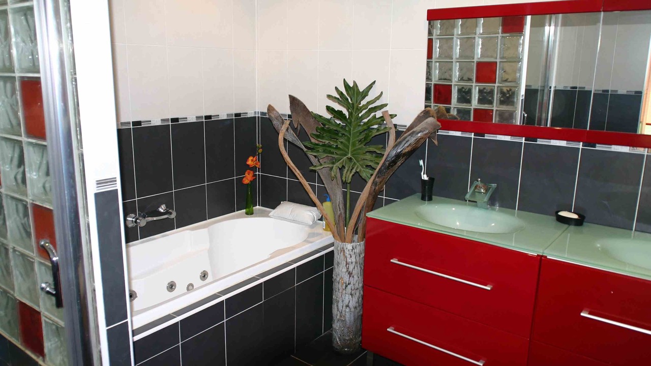 Photo of Bathroom in Drap
