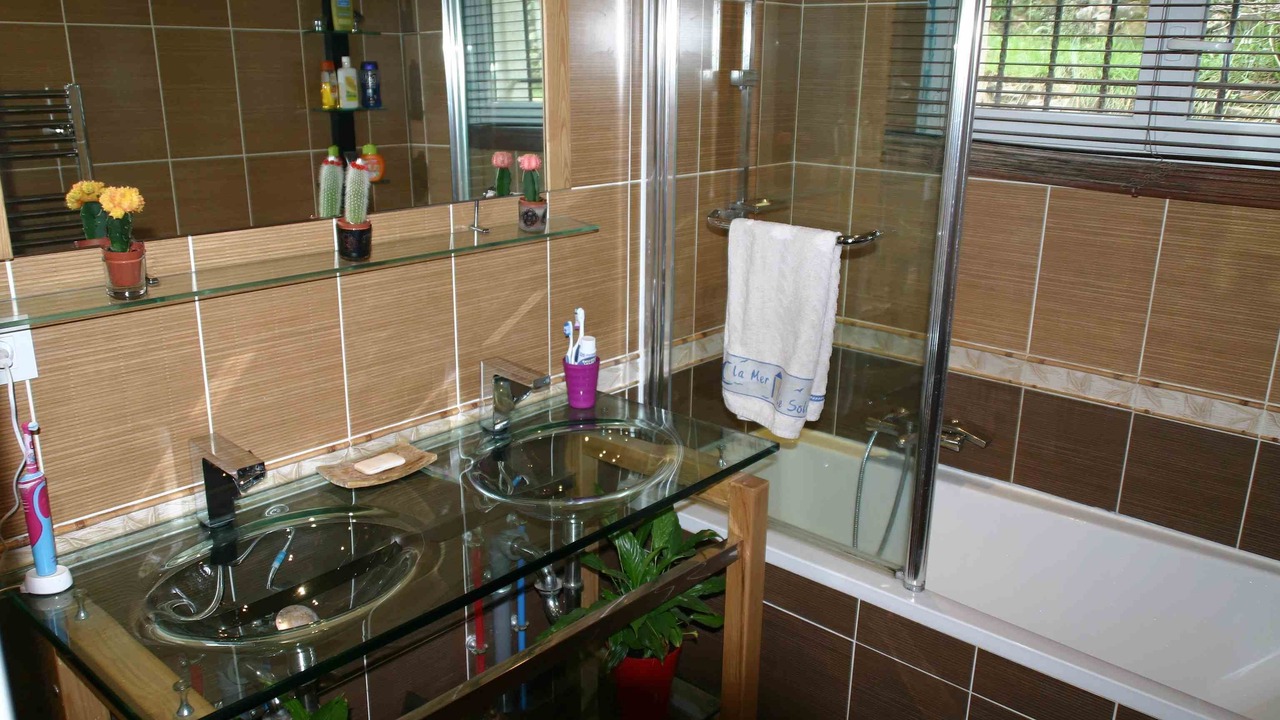 Photo of Bathroom in Drap