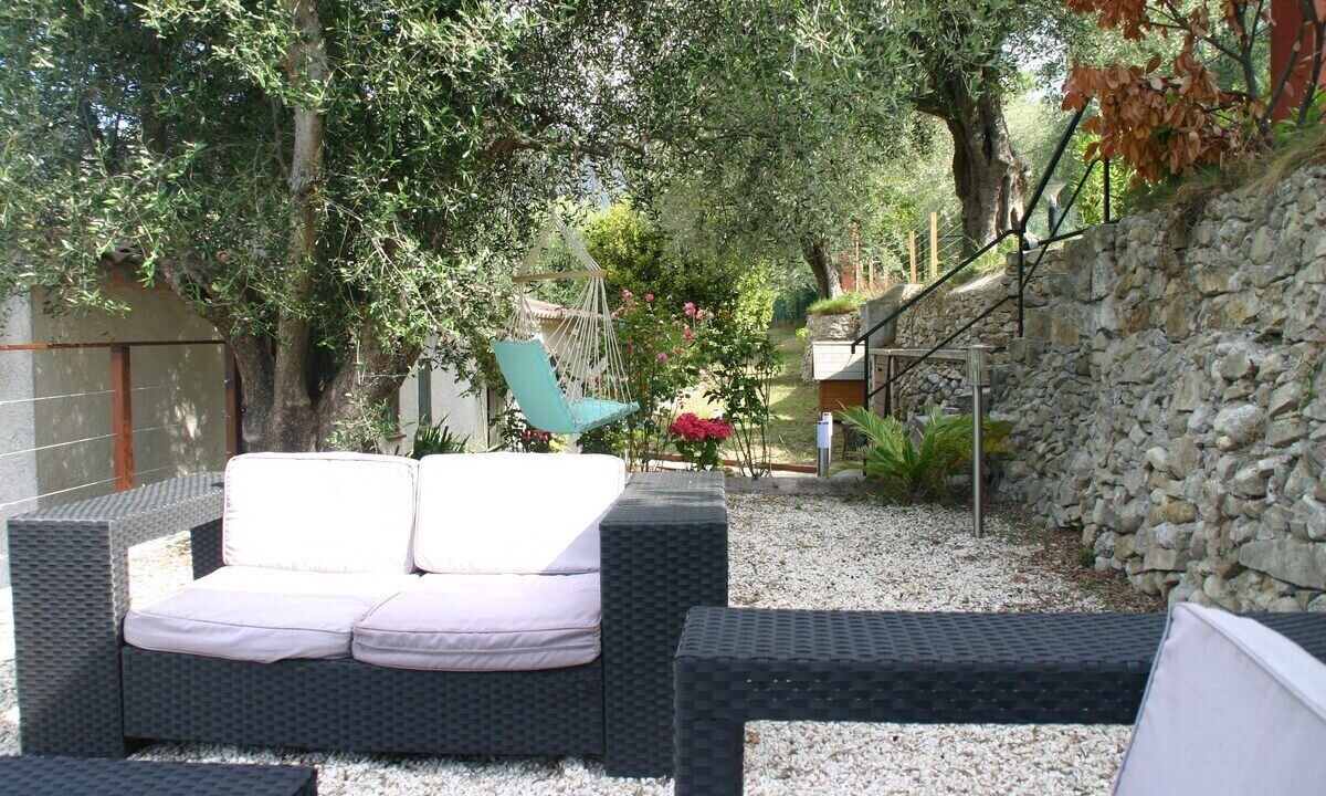 Photo of Outdoor in Drap