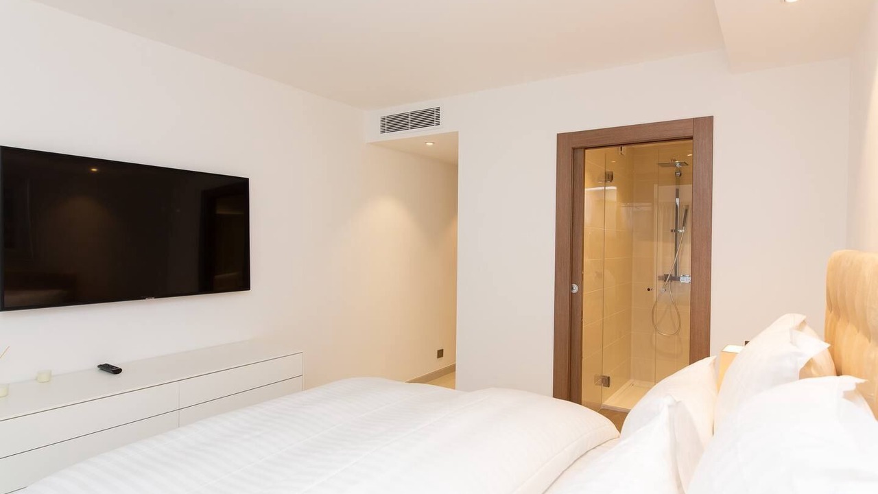 Photo of Bedroom in Cannes City Centre
