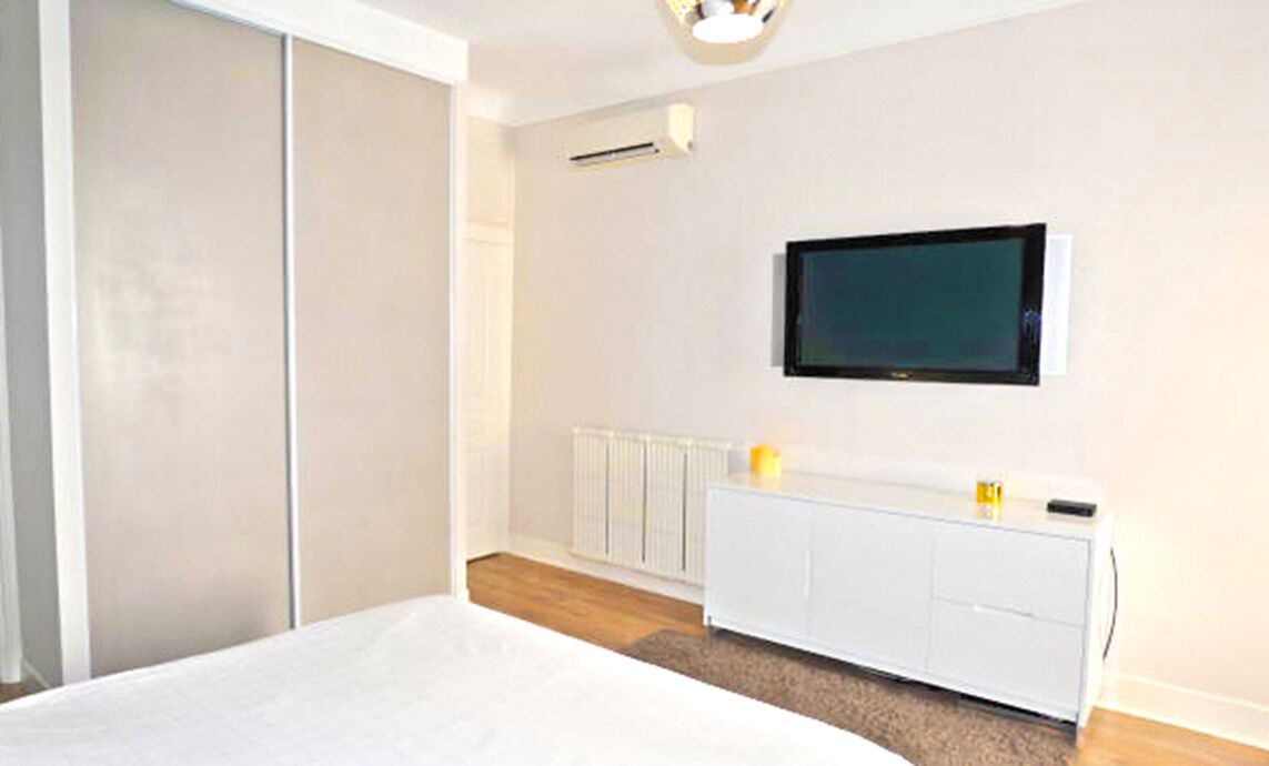 Photo of Bedroom in Cannes City Centre