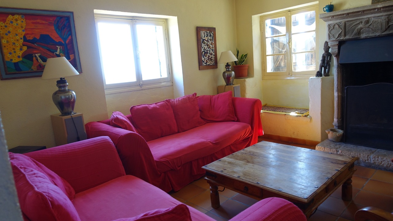 Photo of Livingroom in Gairaut