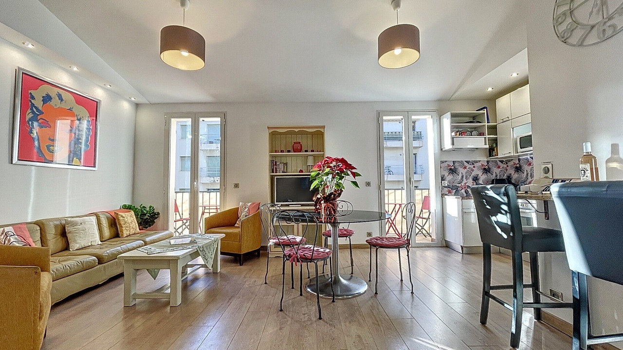 Photo of Livingroom in Prado - Republique
