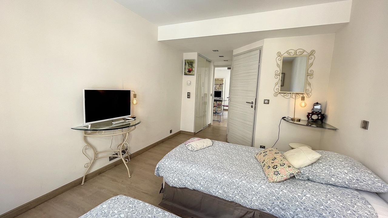 Photo of Bedroom in Prado - Republique