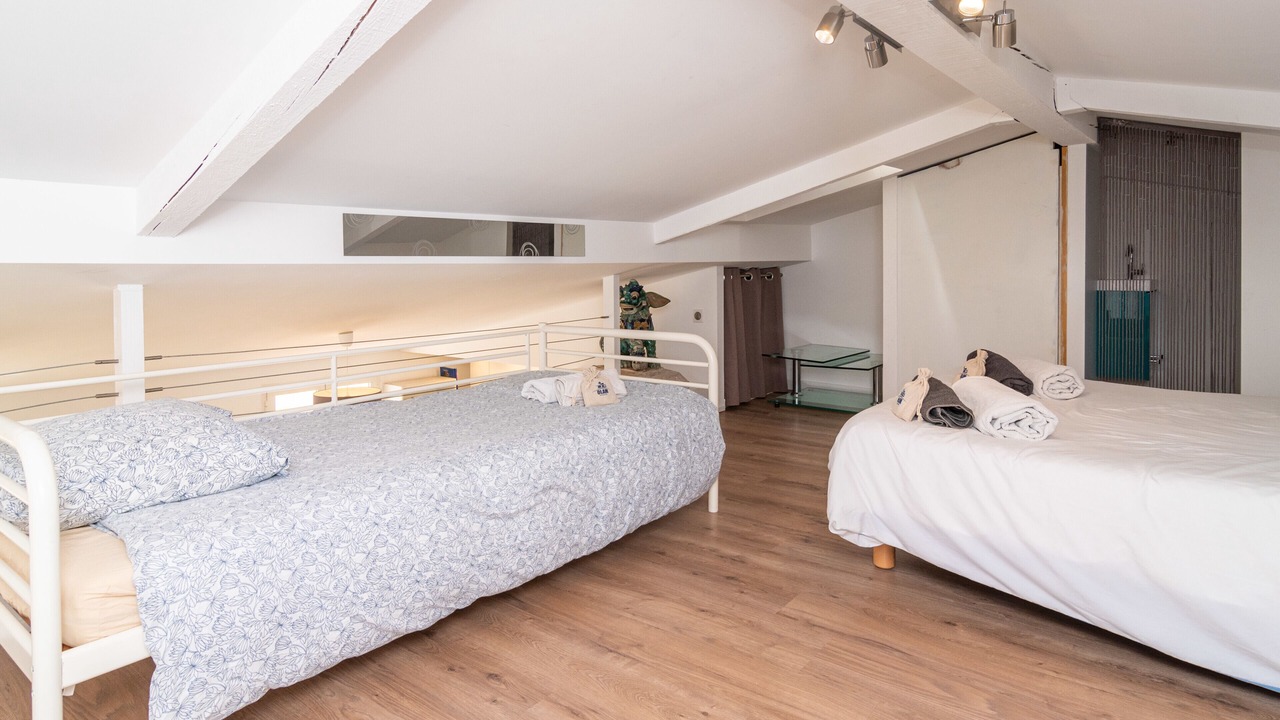 Photo of Bedroom in Prado - Republique