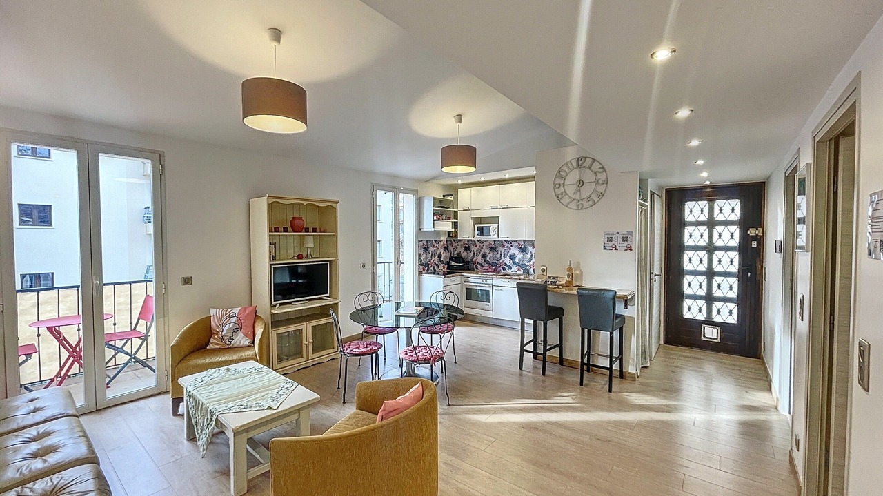 Photo of Livingroom in Prado - Republique
