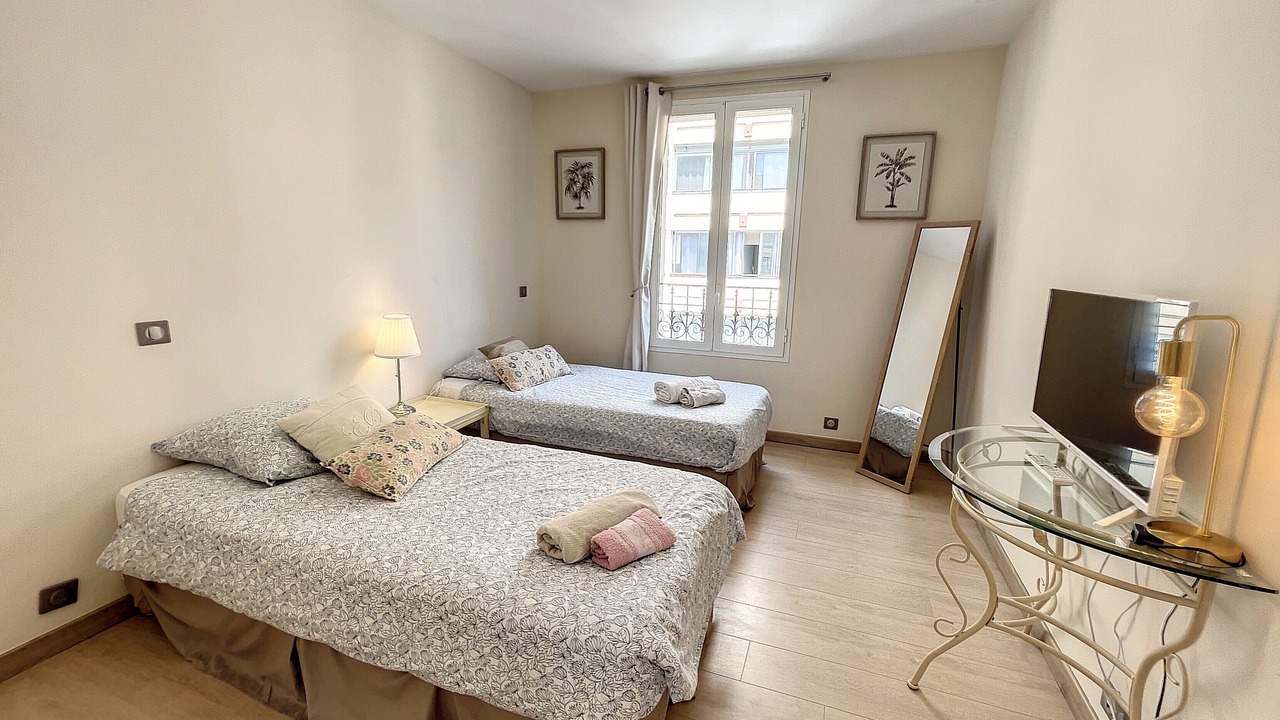 Photo of Bedroom in Prado - Republique