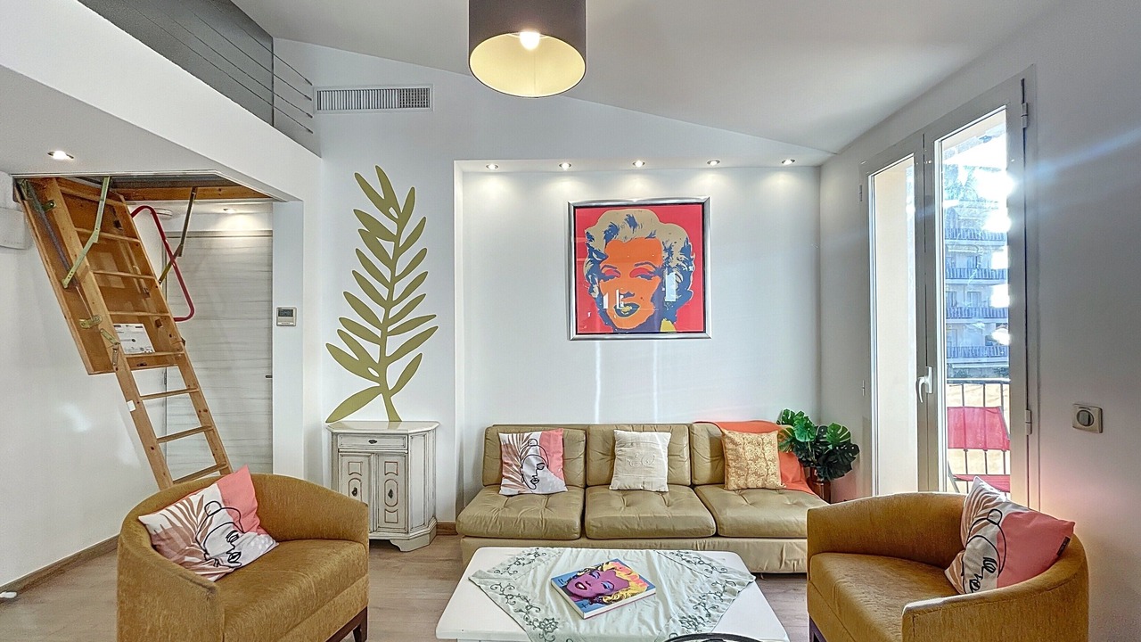 Photo of Livingroom in Prado - Republique