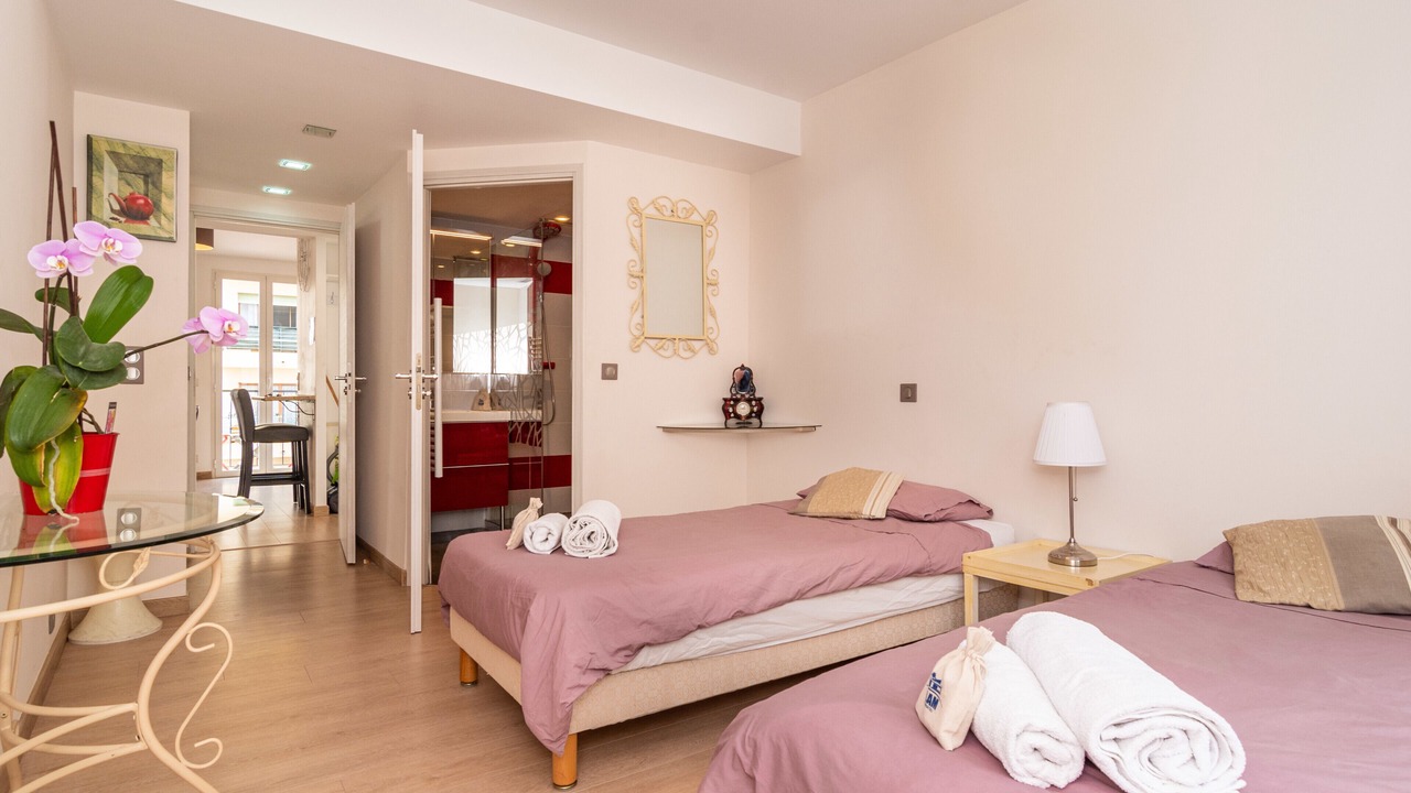 Photo of Bedroom in Prado - Republique