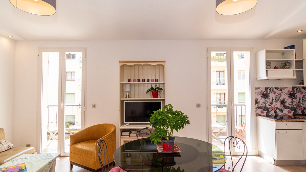 Photo of Livingroom in Prado - Republique