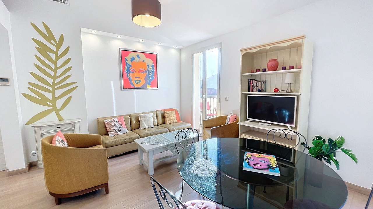 Photo of Livingroom in Prado - Republique