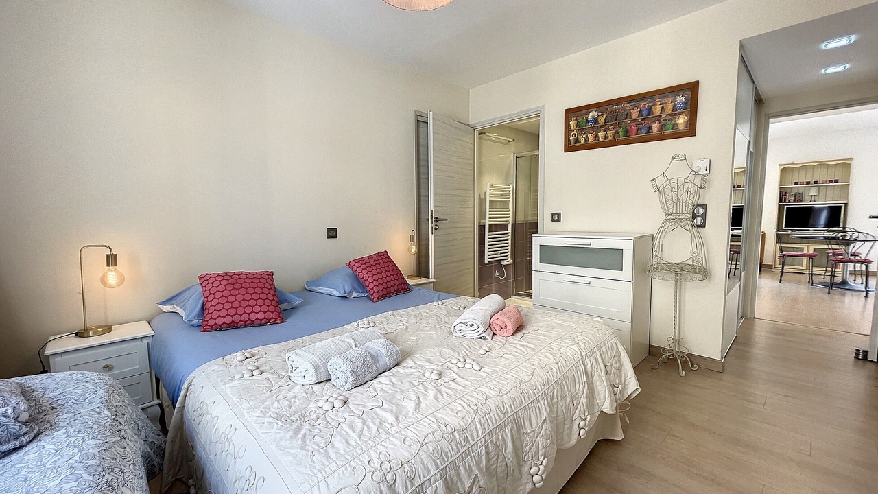 Photo of Bedroom in Prado - Republique