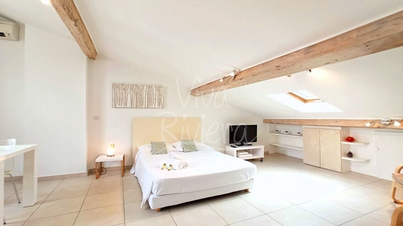 Photo of Bedroom in Cannes City Centre