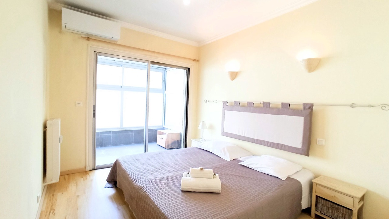 Photo of Bedroom in Cannes City Centre