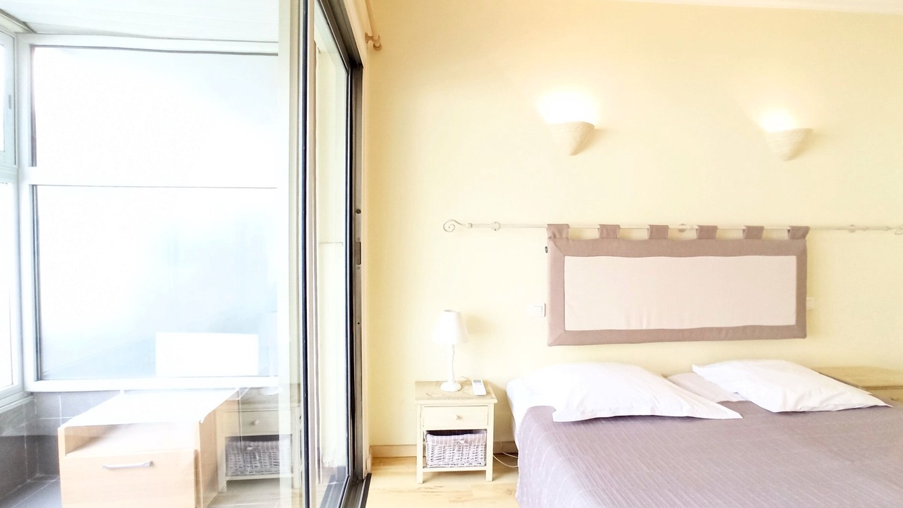 Photo of Bedroom in Cannes City Centre
