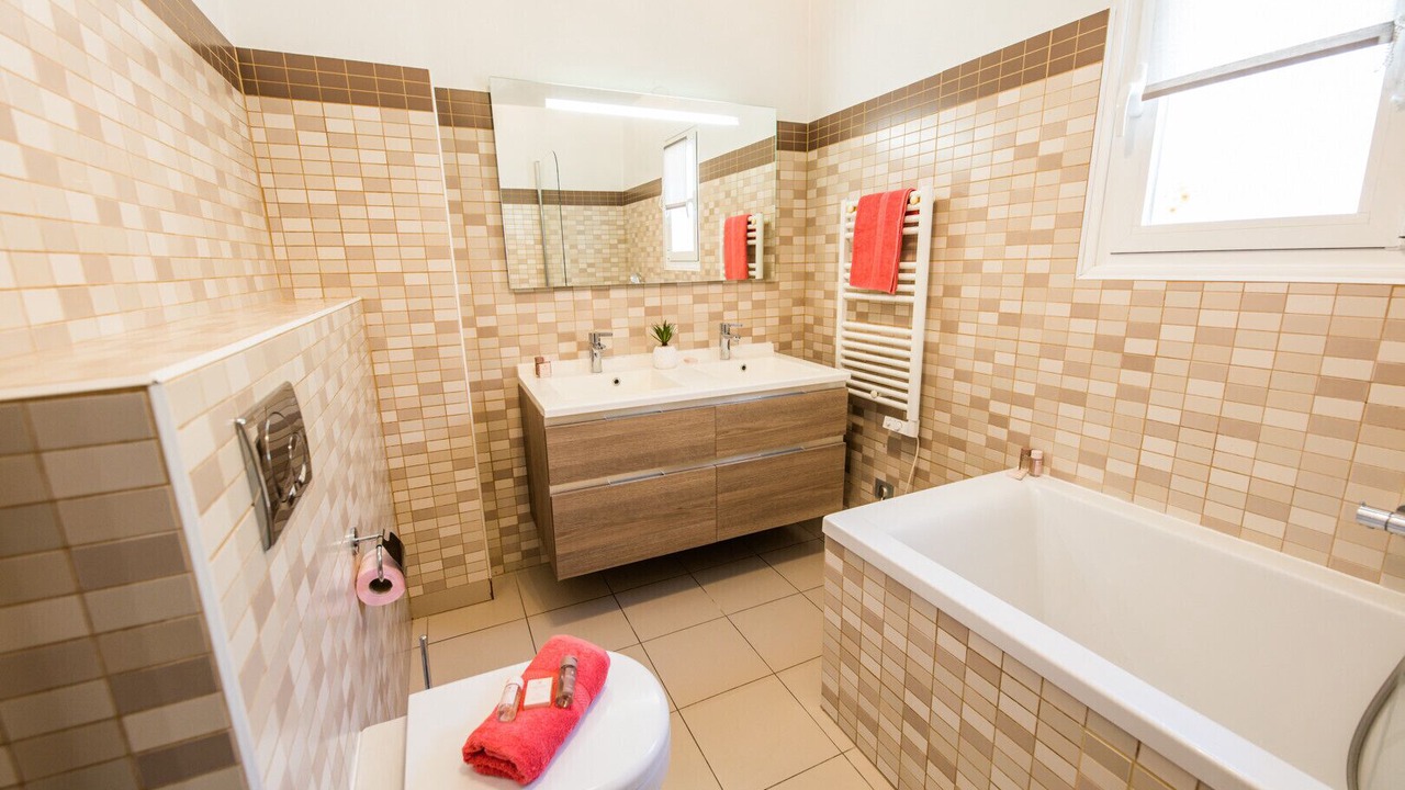 Photo of Bathroom in Saint Pierre de Feric