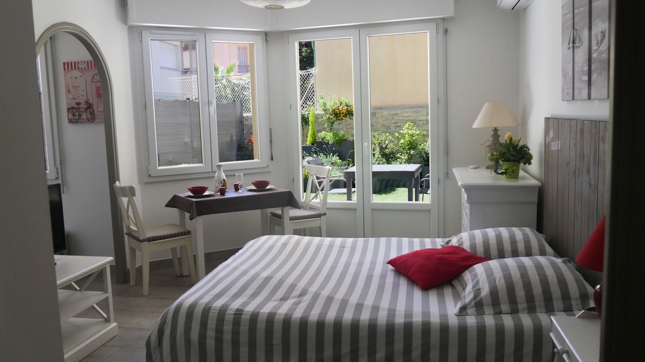 Photo of Bedroom in Riou - Petit Juas - Av de Grasse