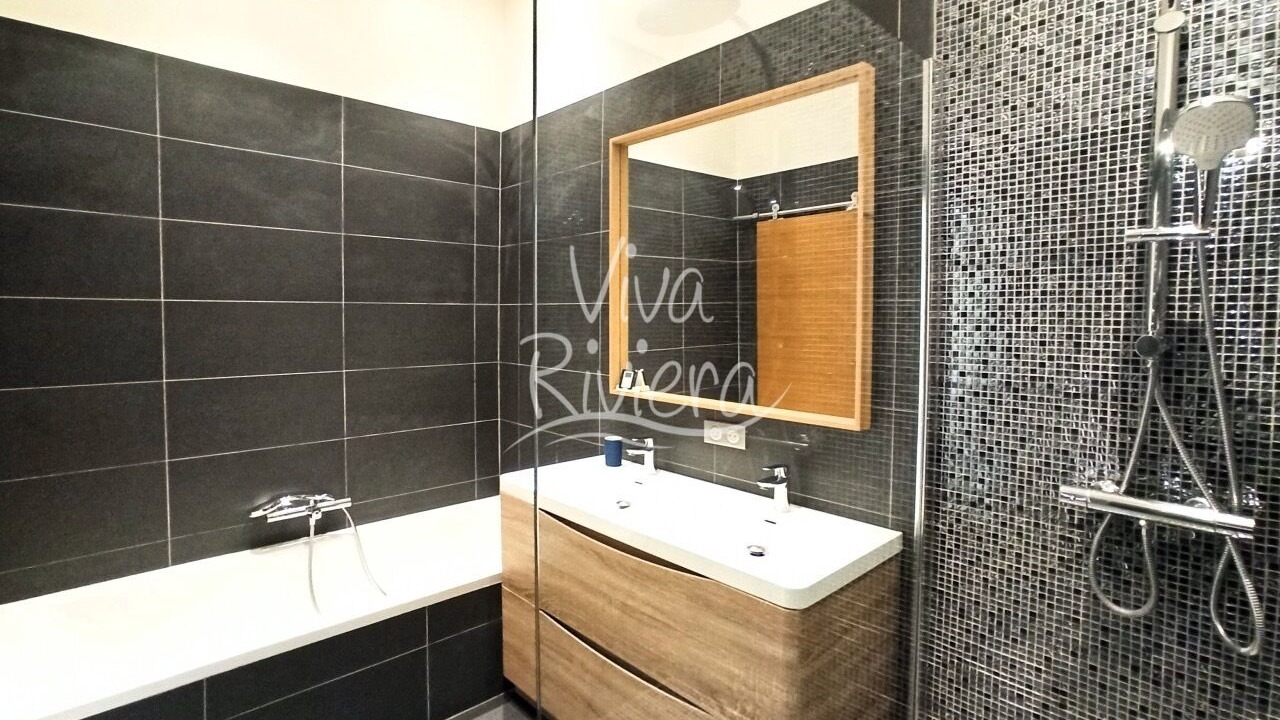 Photo of Bathroom in Cannes City Centre