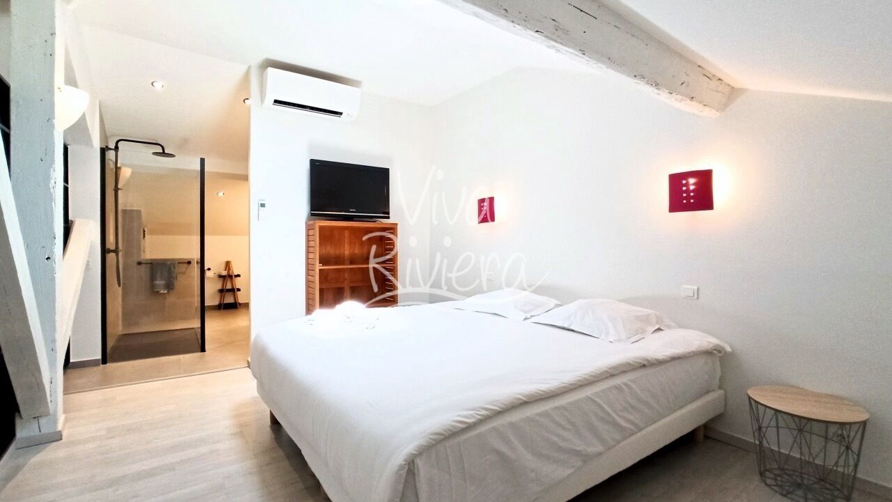 Photo of Bedroom in Cannes City Centre