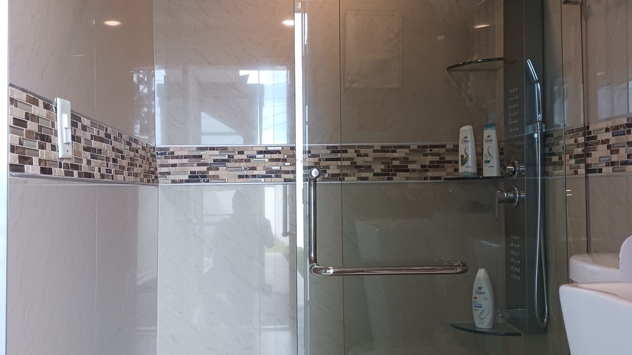 Photo of Bathroom in Englewood Park