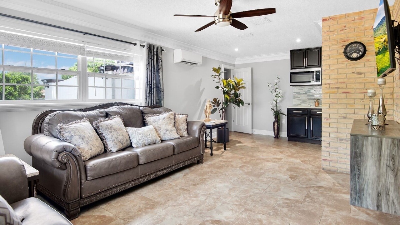 Photo of Livingroom in Englewood Park